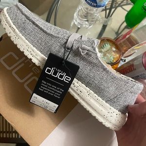 BRAND NEW WOMENS SZ 6 HEY DUDES